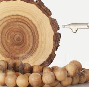 Сандаловое Дерево Ароматическое масло являются жирорастворимым, разработано специально для изготовления свечей с использованием различных восков (соевый, кокосовый, пальмовый и т.п.). В состав масел входят как натуральные, так и идентичные натуральным компоненты.